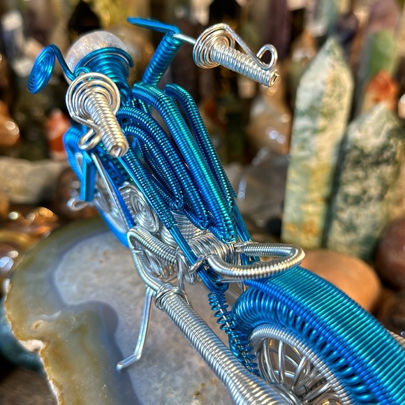 🔥SALE🔥 Hand Wrapped Wire Motorcycle With A Crystal Headlight! - Picture 7 of 10